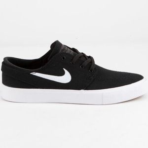 Black Janoski shoes